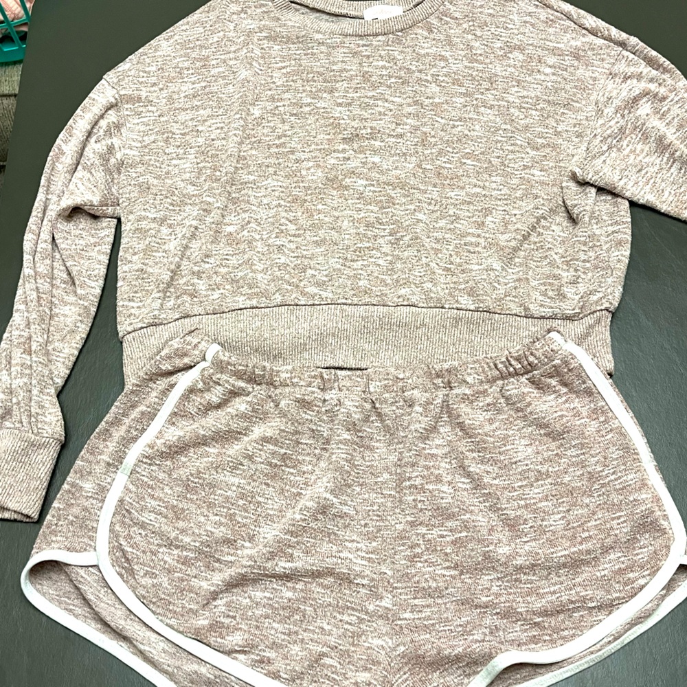 PJ set. - Picture 1 of 1